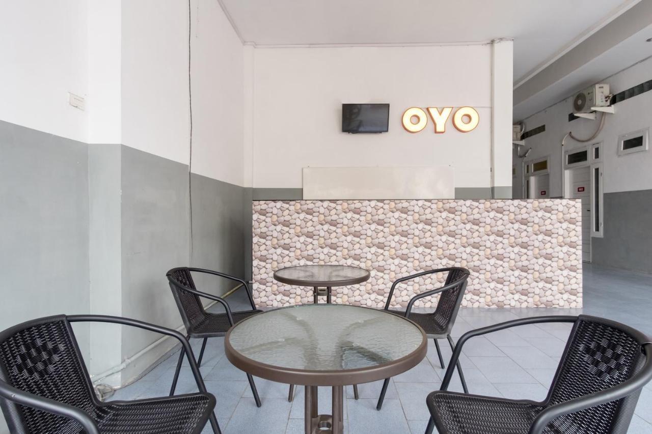 Oyo 447 Hutasimo Residence Medan Exterior photo